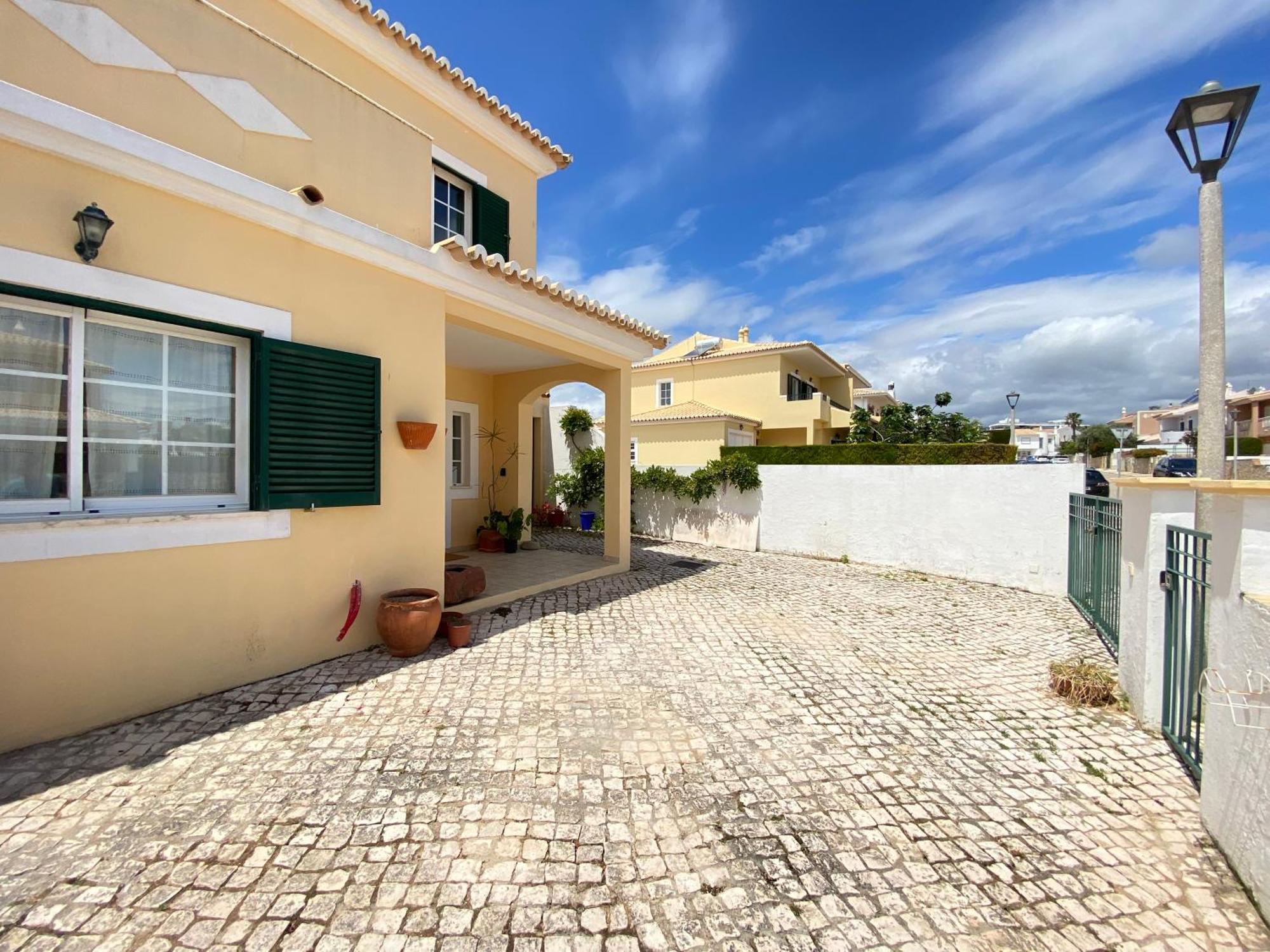 Porto De Mos Family House Lagos
